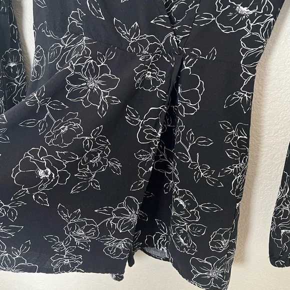 Forever 21 | Black and White Floral Romper - Picture 5 of 7